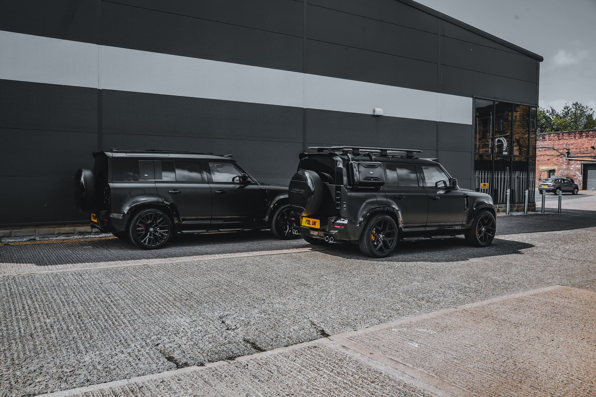 Defender LM Bodykit Satin Black still