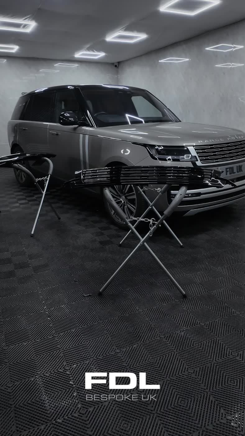 Rr L460 Blackout + Elec Steps + Spacers