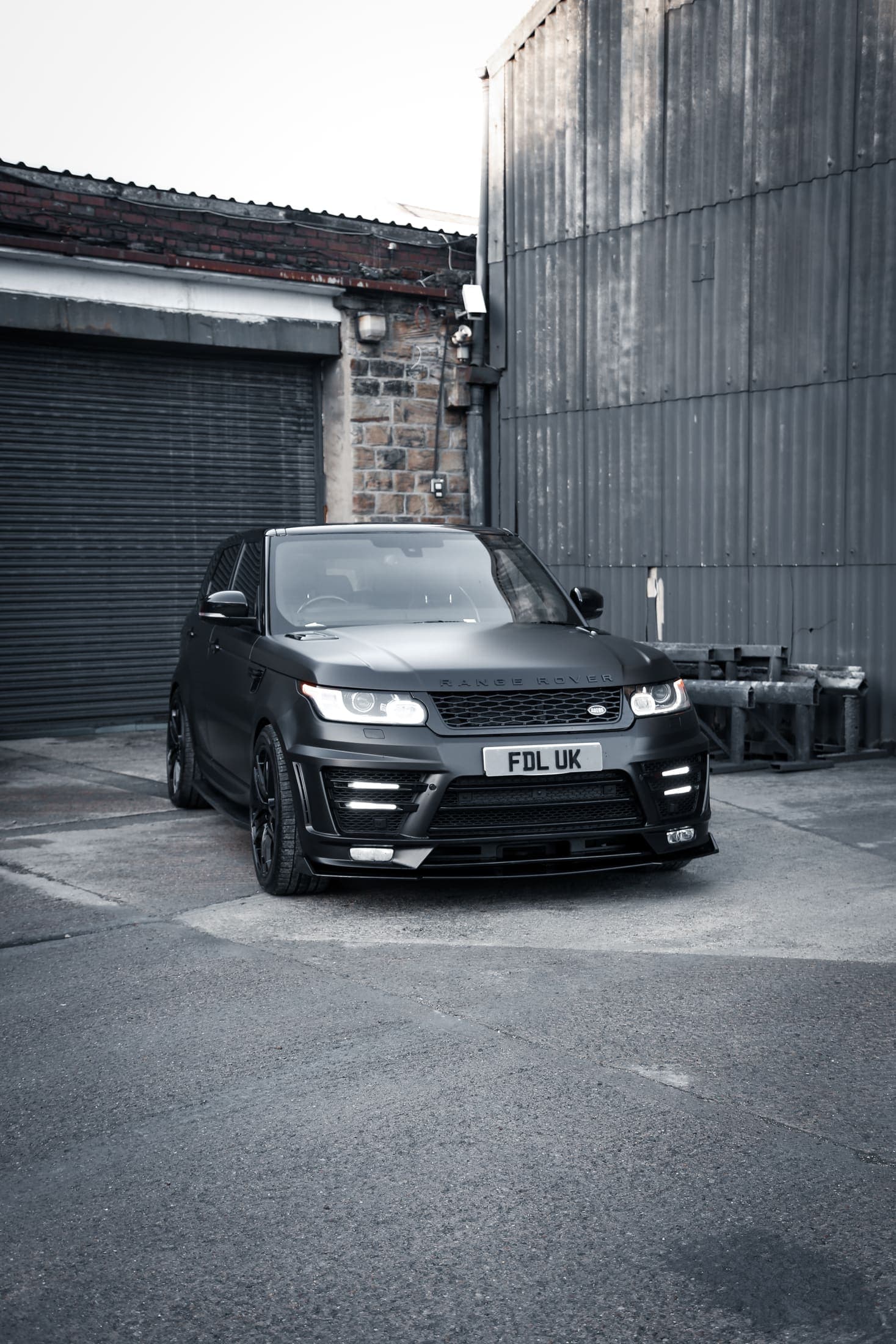 Range Rover Sport LM Satin Black still
