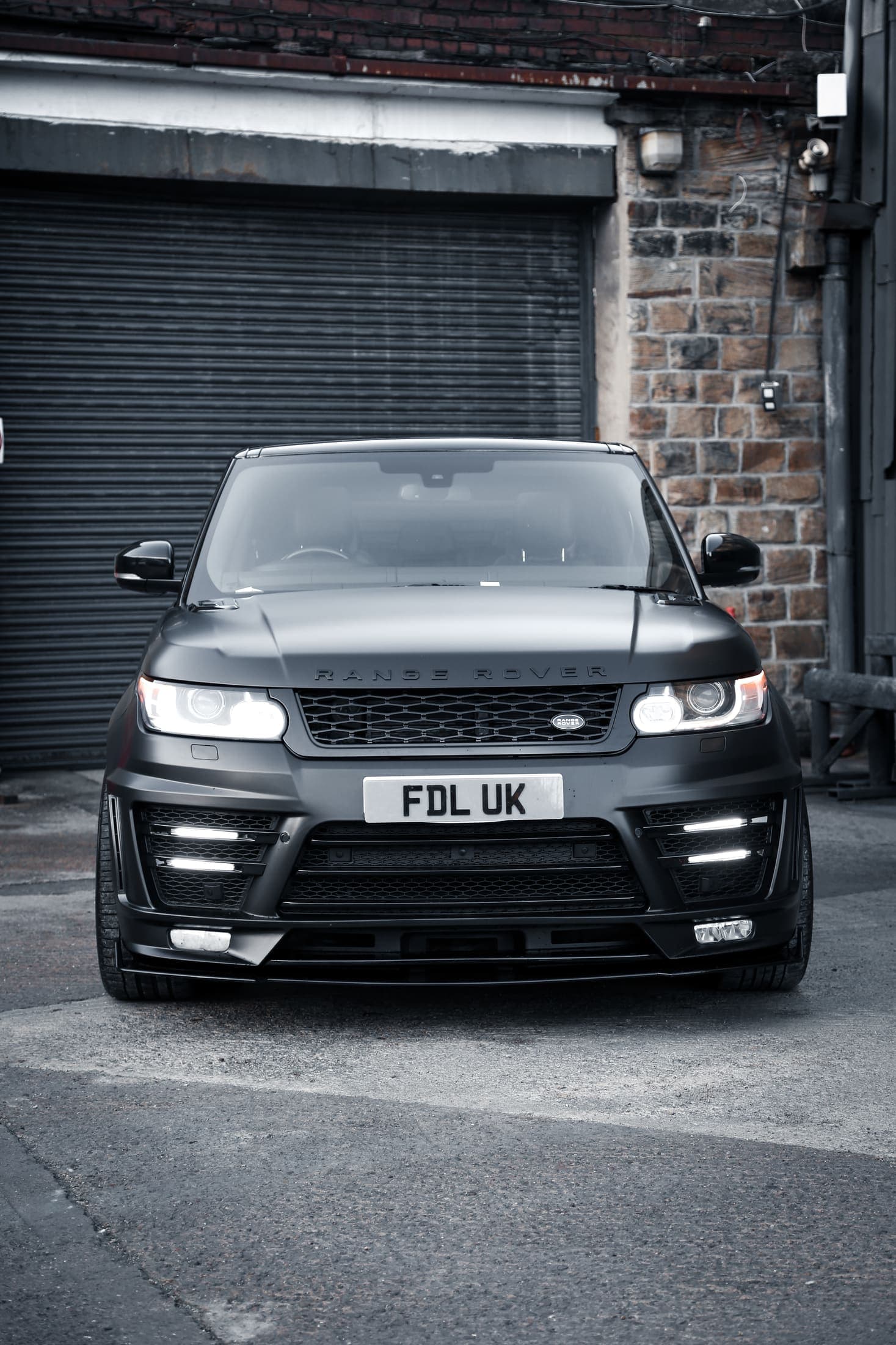 Range Rover Sport LM Satin Black still