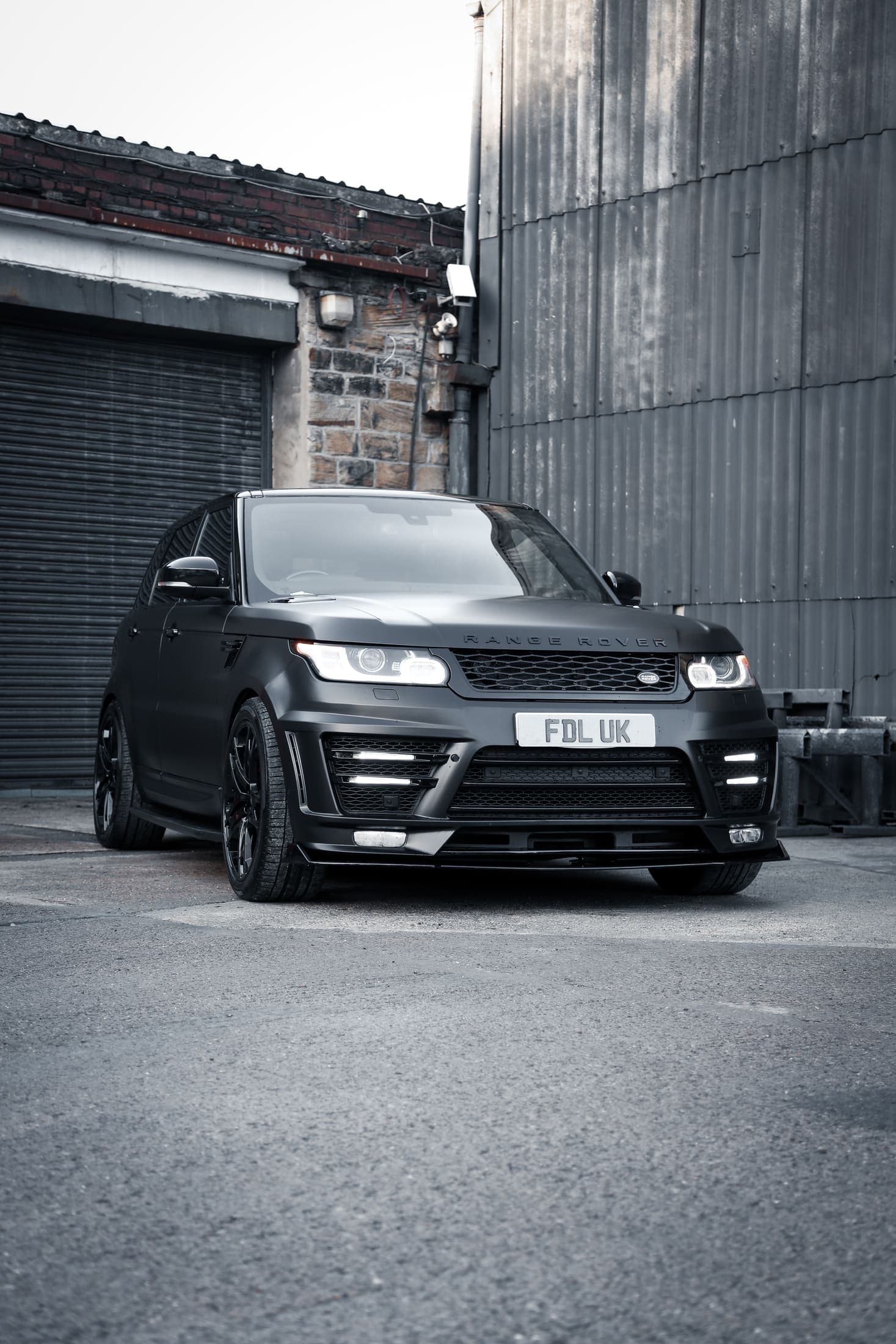 Range Rover Sport LM Satin Black still