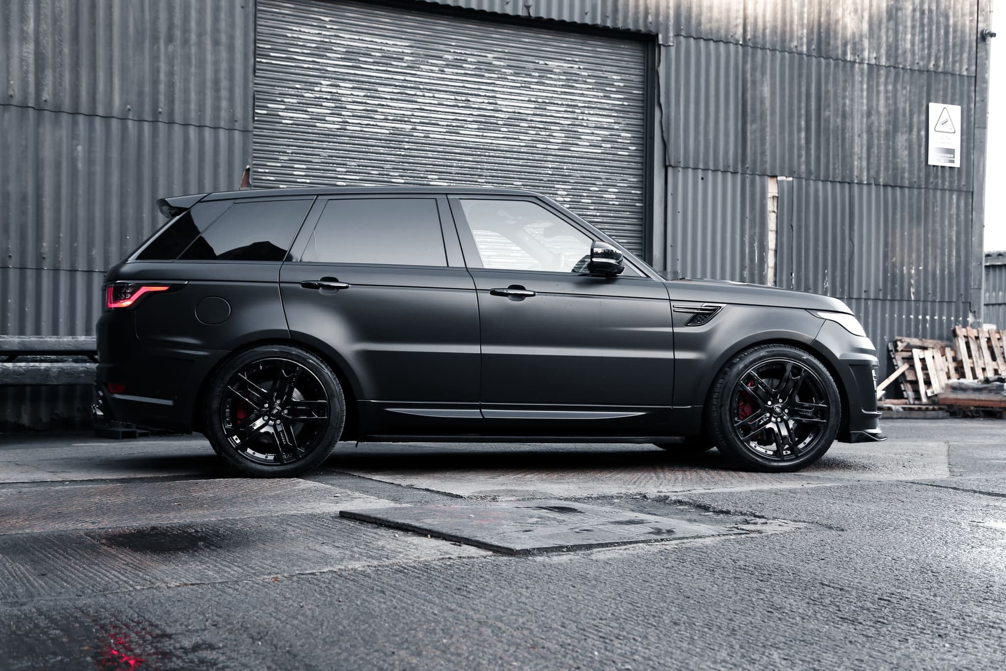 Range Rover Sport LM Satin Black still