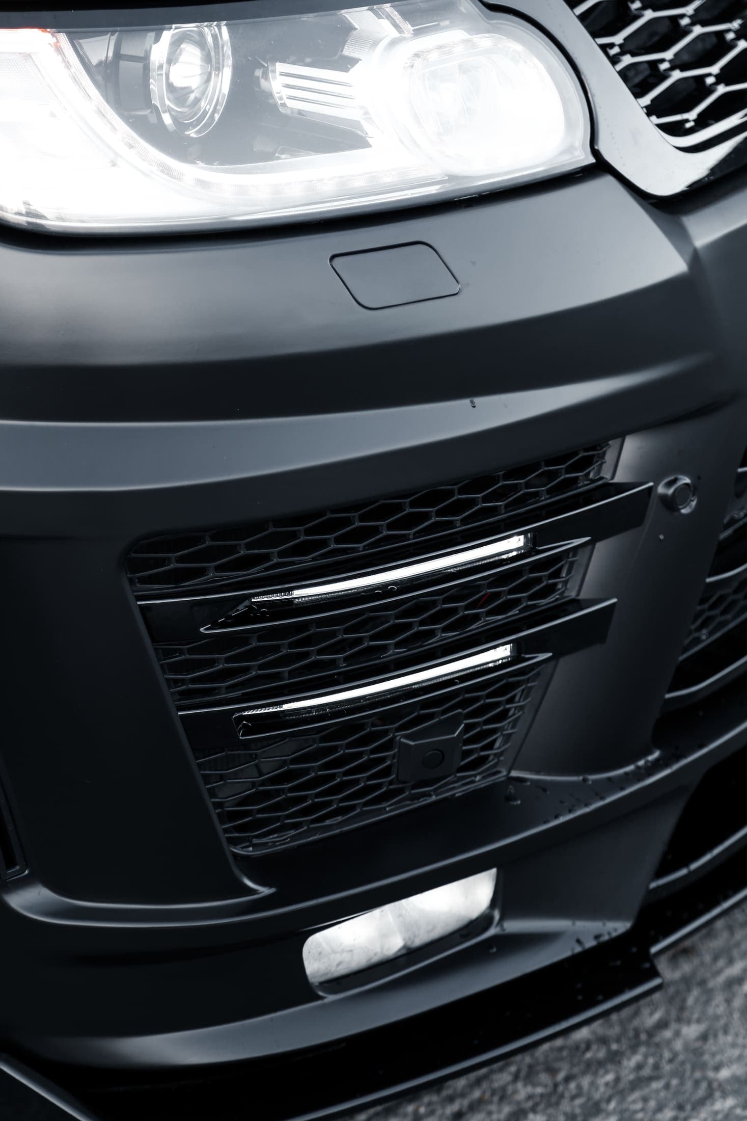 Range Rover Sport LM Satin Black still