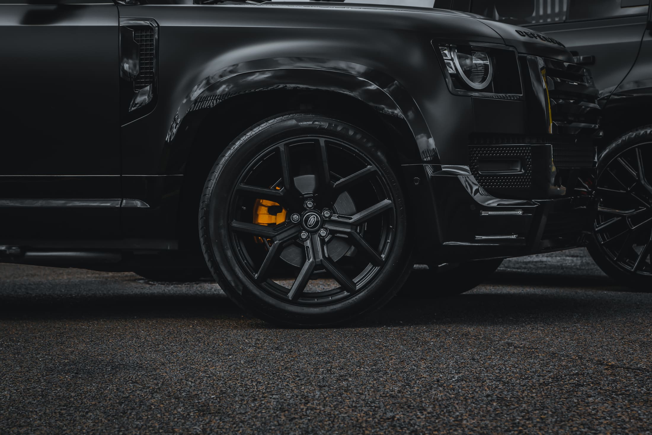 Defender LM Bodykit Satin Black still