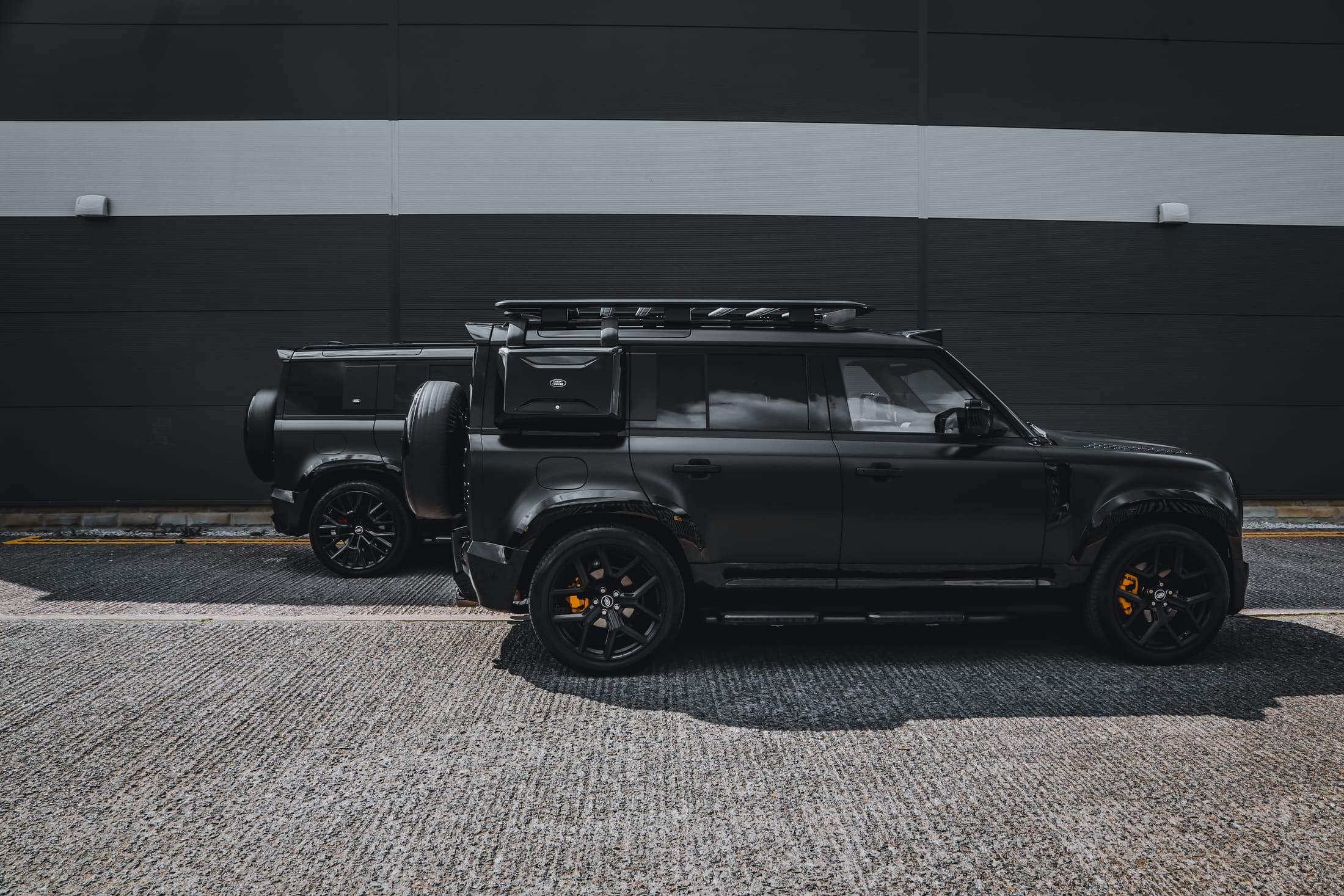 Defender LM Bodykit Satin Black still