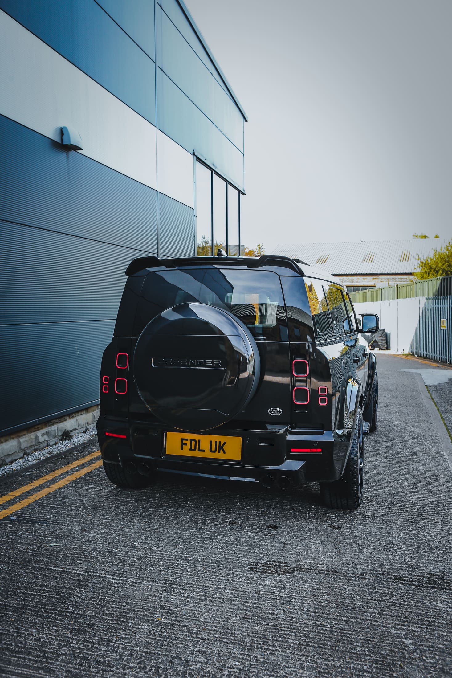 Defender V8 Black still