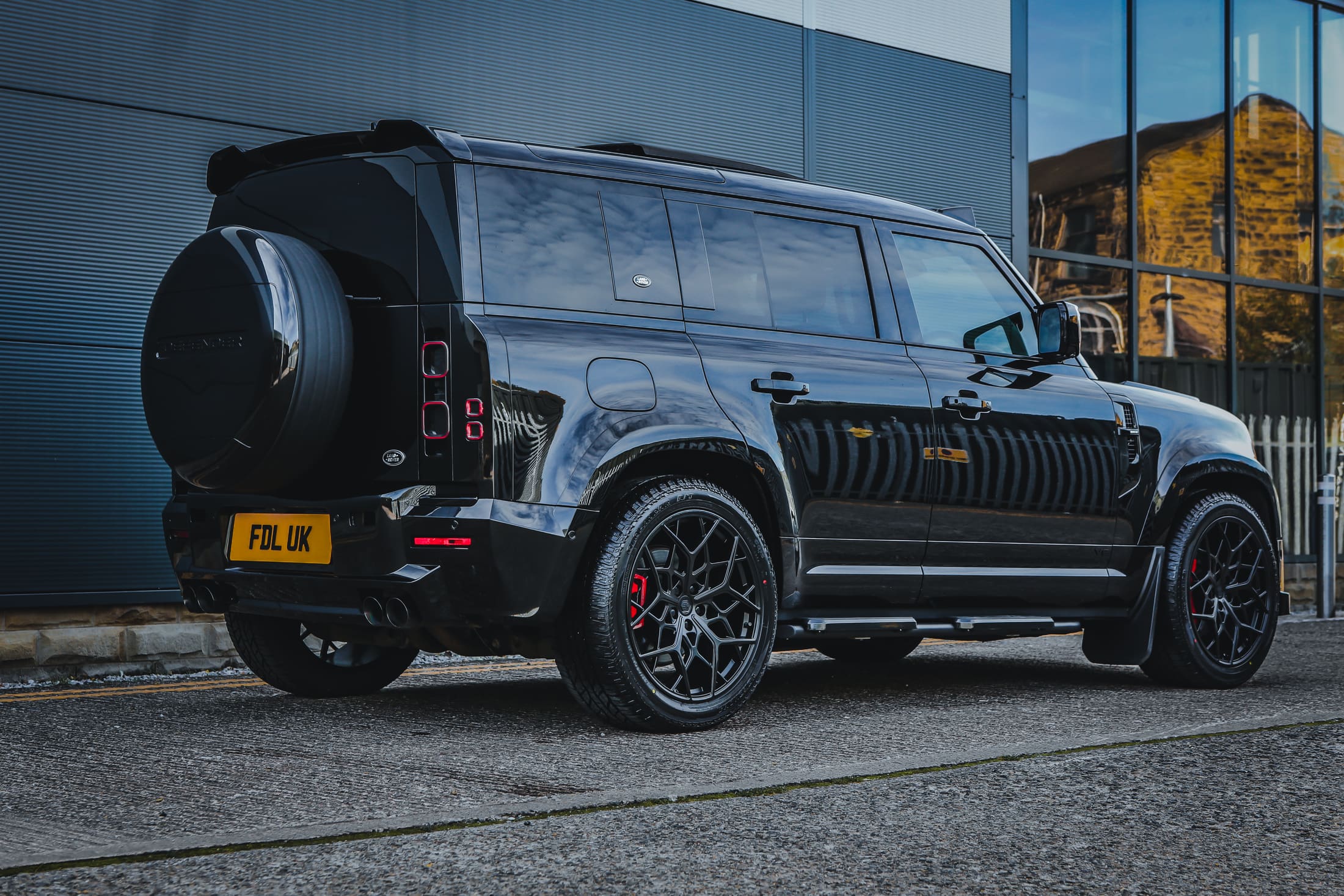 Defender V8 Black still