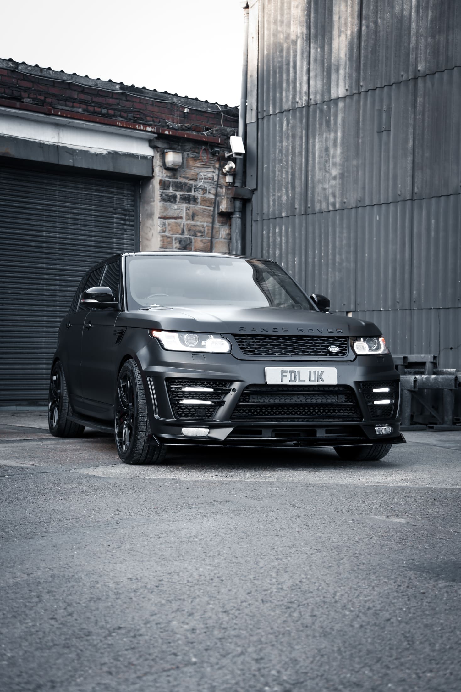 Range Rover Sport LM Satin Black still
