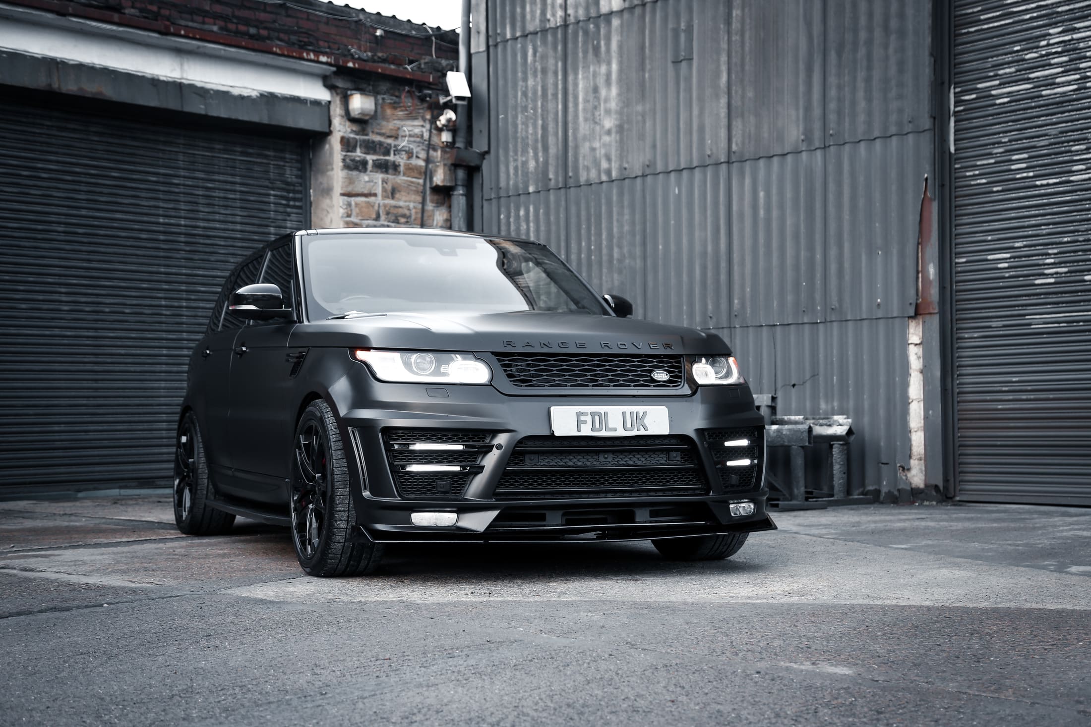 Range Rover Sport LM Satin Black still