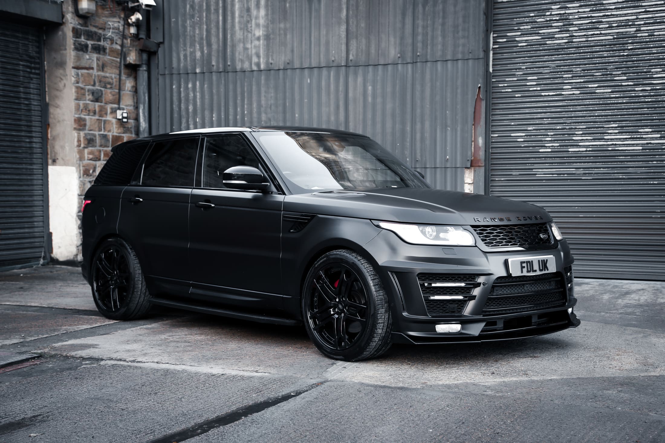 Range Rover Sport LM Satin Black still