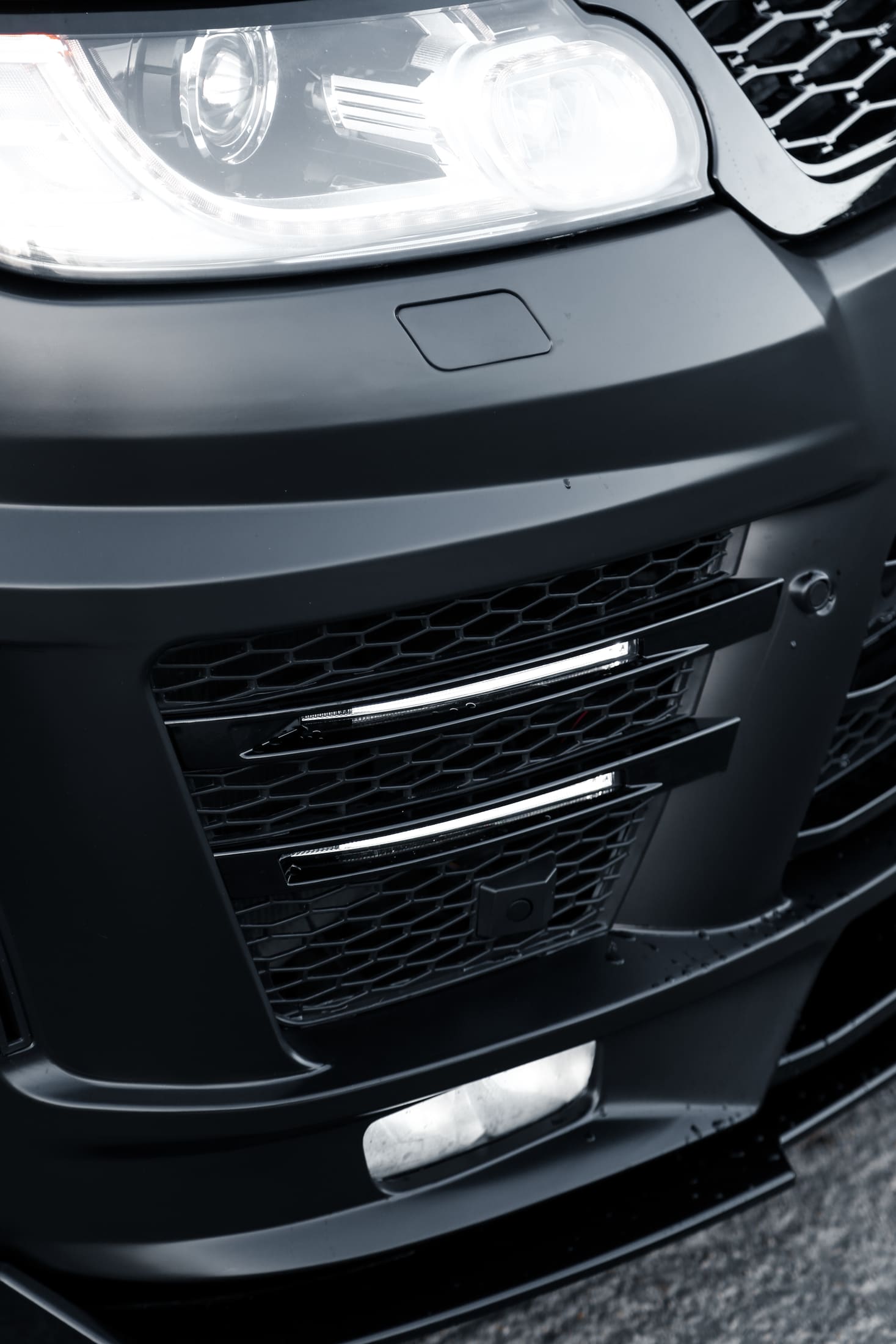 Range Rover Sport LM Satin Black still